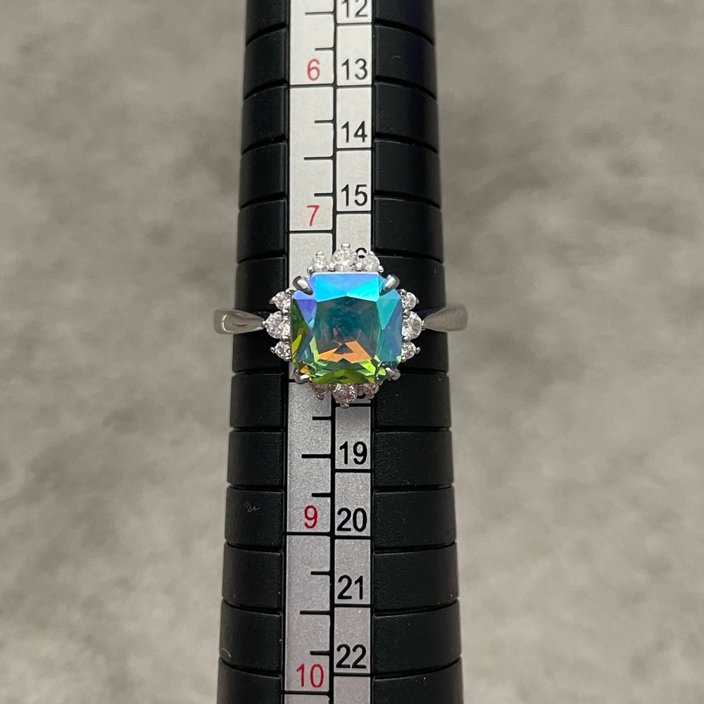 💛 2/$20 💛 Fragrant Jewels ring. Sz 8